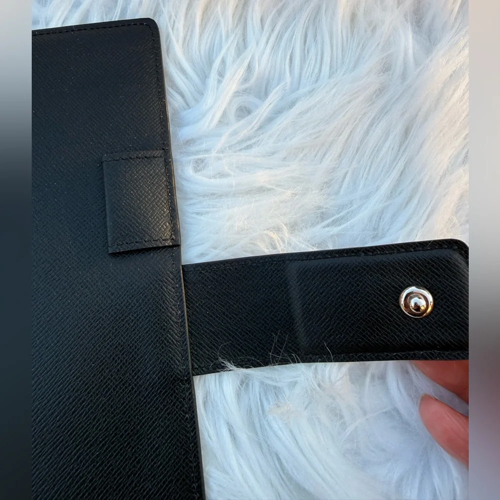 LOUIS VUITTON Large Planner (fits A5 paper)
Color: Epi Noir (Textured Leather) - Picture 8 of 9